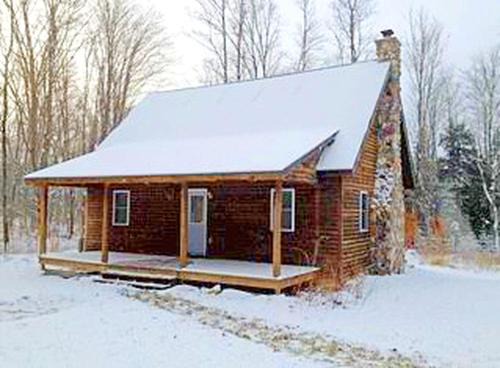 Germfask House | Rustic Log Cabin on the Upper Peninsula in Blaney Park, Michigan