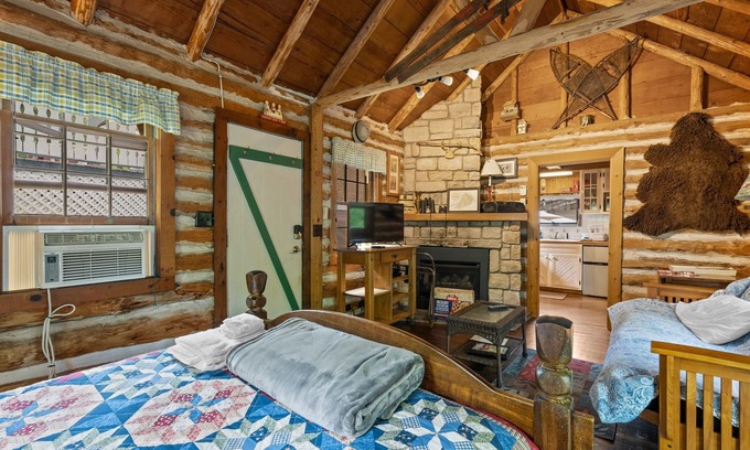 Ephraim Cabin | Rustic Log Cabin! Romantic, Cozy, Quiet!