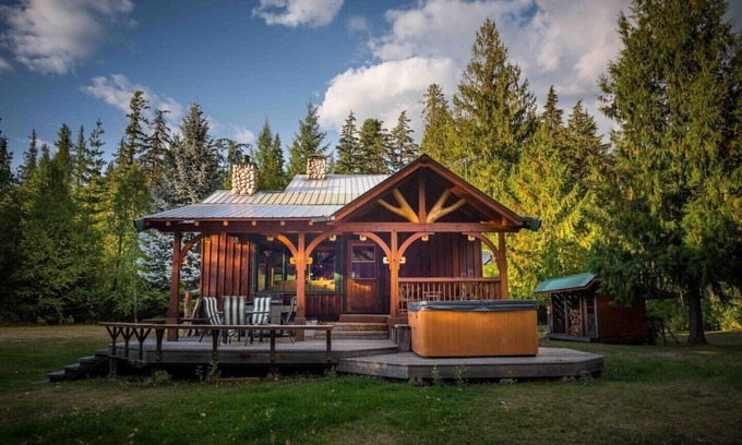 Howser House | Rustic luxury in the wilderness, by the beach with lake views