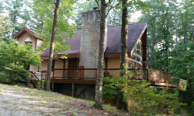Cullowhee Cabin | Rustic Mountain Cabin Getaway