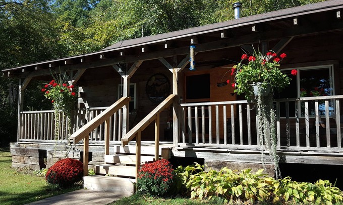 Muscoda Cabin | Rustic, small and primitive cabin - Riverview Cabin, LLC