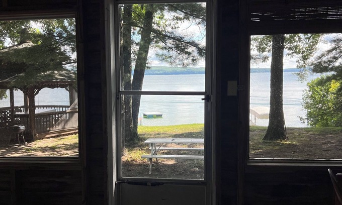 Herron House | Rustic View Cabin sits on a 2.5 acres on beautiful Hubbard Lake.