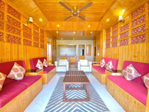 Kasauli Hotel | Rustic Villa