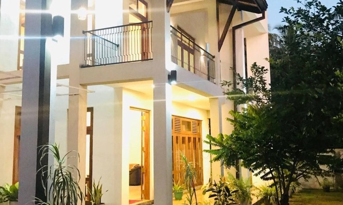 Thalawa Hotel | Ruwinsons Canal Garden