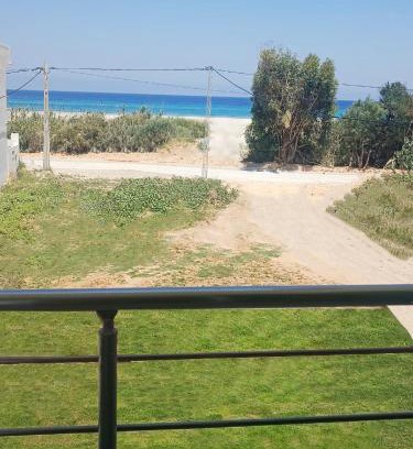 Dar Allouche Apartment | S+2 pied dans l'eau 1ér étage FTA-B1 à plage Dar Allouche