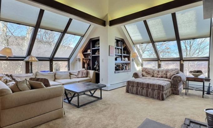 Central Vermont- Killington Apartment | S`Mookie- Pool, Hot tub, Fireplace, Hiking!