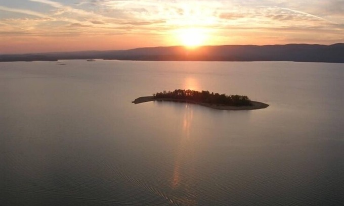 Gloversville House | Sacandaga Lake access, kayaks, private yard, 30 minutes to Saratoga