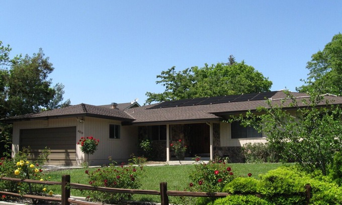 Sacramento House | Sacramento Suburban with Pool