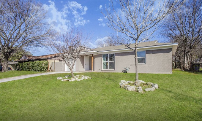 Waco House | Sadie's 5 *Star* Retreat For Your Waco Stay