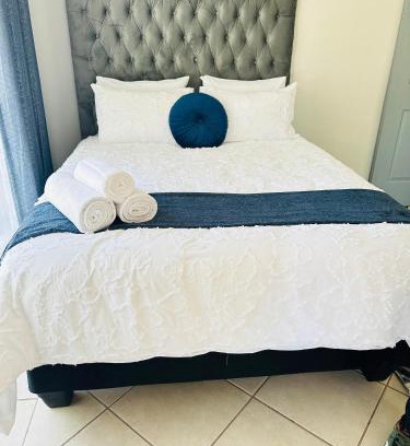 Kempton Park House | Safaya Inn
