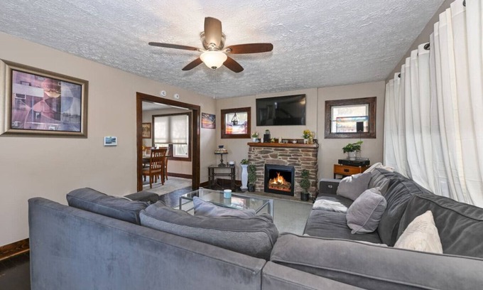 Akron House | Safe Cheerful & Cozy Akron 3 B 1.5 B ADT Security