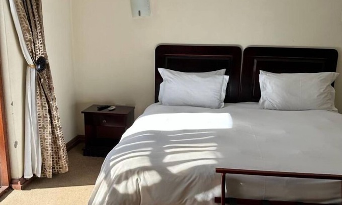 Mokopane House | Safe Stay Guest Housennear town, garages & schools & restaurants