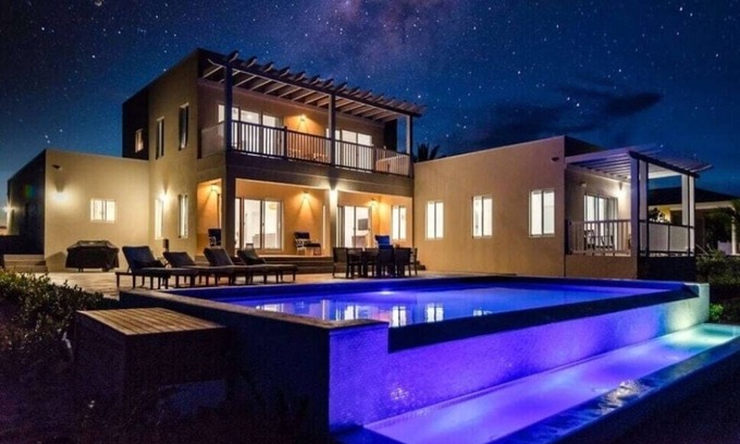 Farmer's Hill House | Saffron House Oceanfront and Direct Beachfront 3 BR 2.5 Bath Home
