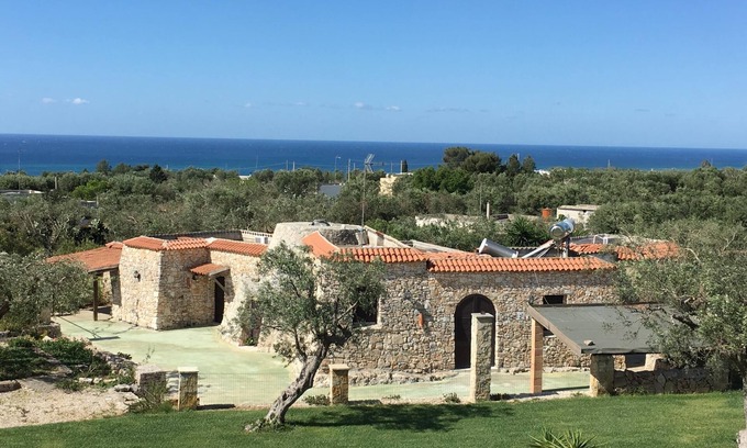 Marina di Pescoluse House | Sage beach trullo in Pescoluse