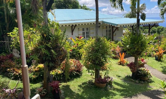 Saint-Claude House | Saint-Claude -Gites les Colibris