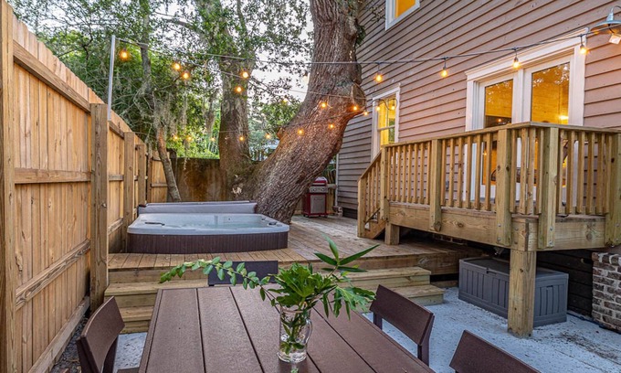 King City House | Saint Simons | Hot Tub | Walk to Pier & Beach