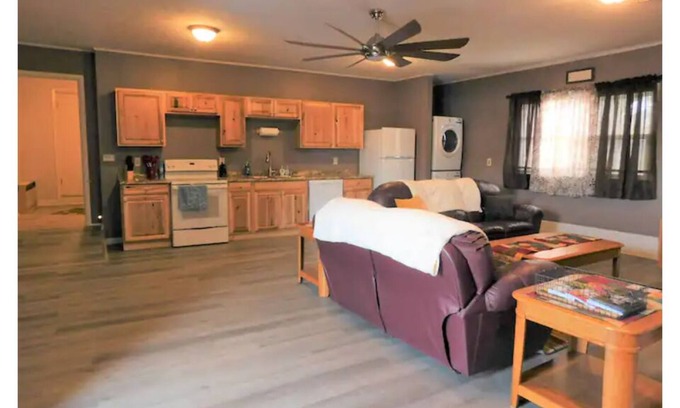 Oaks Corners Apartment | Saint Theresa 2, close to all amenities of the FLX!
