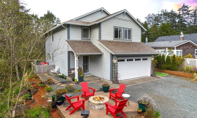 Manzanita House | Salt Aire, Manzanita Or. Hot tub, Air Hockey, Fire pit, 1 Dog Ok