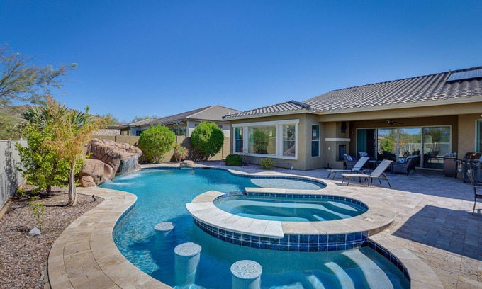 Estrella Mountain Ranch House | Saltwater Pool & Swim-Up Bar: Goodyear Oasis!
