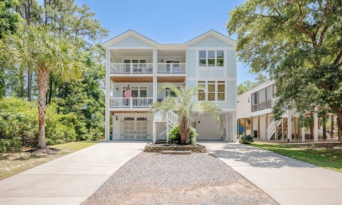 Tranquil Harbour House | Salty Crab: Elegant Home Close to Waterway, Parks, Beach