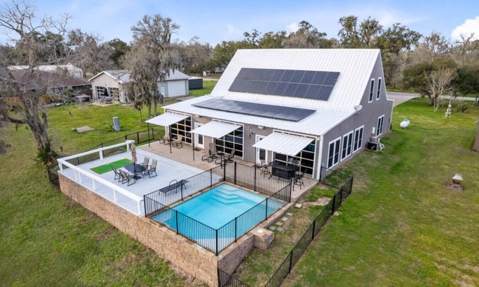 Brazoria Apartment | San Bernard River House, heated pool, riverfront