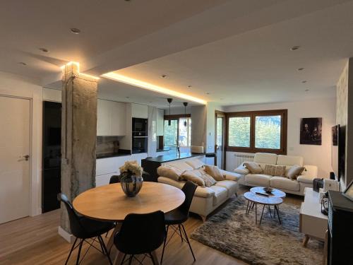 Jaca Apartment | San Bernardo Apartamento de lujo con ascensor, Wifi y vistas a Collarada