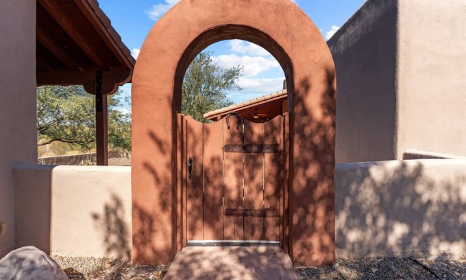 Morristown Villa | San Domingo Casita a private retreat w/corrals