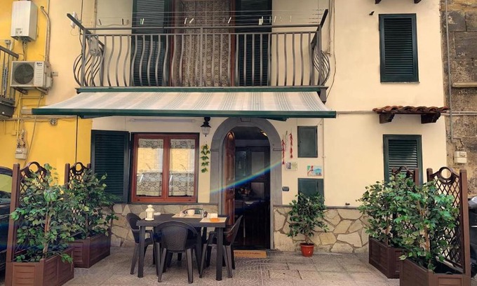 Naples City Centre House | San Gennaro House