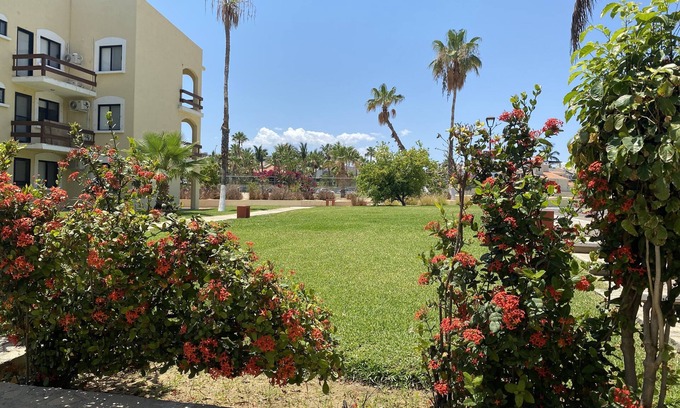 Zona Hotelera Condo | San Jose Del Cabo 2BR/2 bath WI-FI.