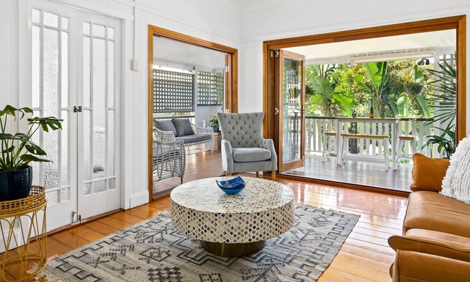 Milton House | Sanctuary at Paddington/Milton Quiet Street Free Car Space