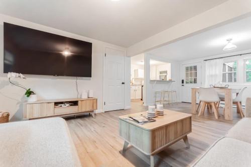 Park Forest Village Apartment | Sanctuary on Sylvan with Golden King Bed