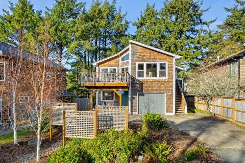 Manzanita House | Sand Bucket