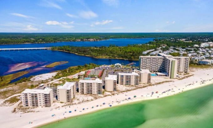 Sunnyside Condo | Sand, Sea & Air at Pinnacle Port A-301
