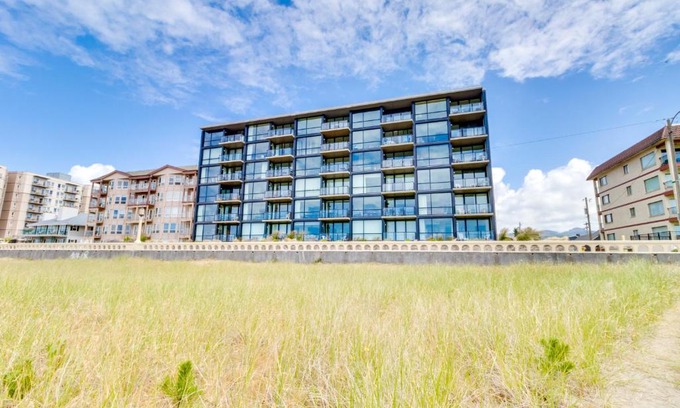 Seaside Apartment | Sand & Sea: Penthouse Paradise-on-Prom (608)