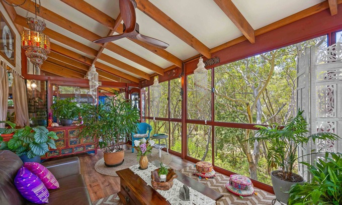 Dunbogan House | Sandalwood - Two-bedroom holiday house surrounded by peaceful bushland