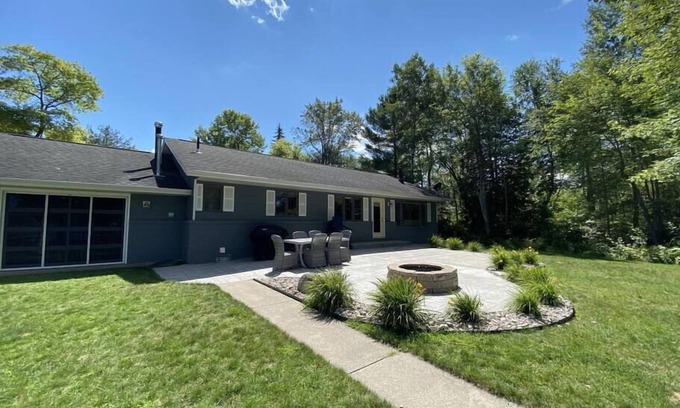 Lewiston House | Sandpiper Cottage Sum