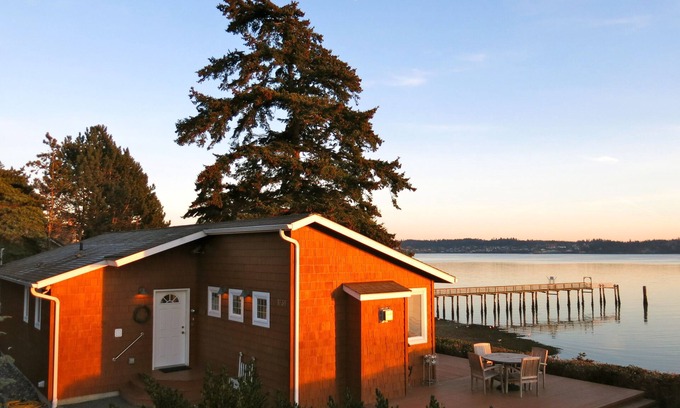 Oak Harbor House | Sandpiper Haven: Whidbey Waterfront, Amazing VIEWS, Beach, Penn Cove, Kayaks, AC