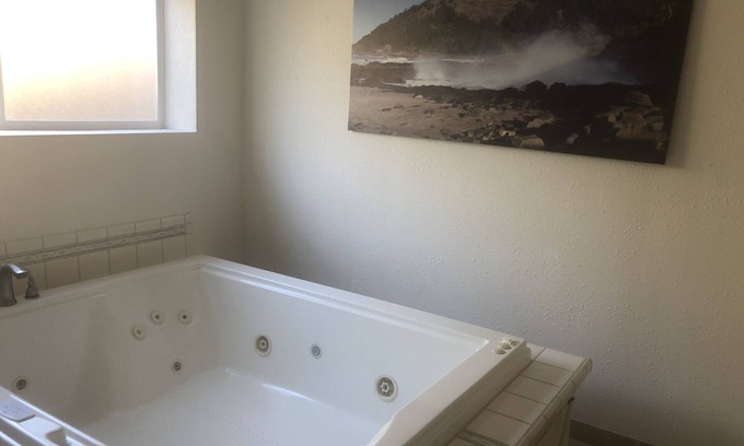 Lincoln City Condo | Sandpiper Suite 108