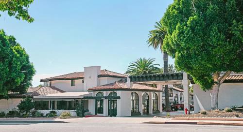 San Luis Obispo Hotel | Sands Inn & Suites