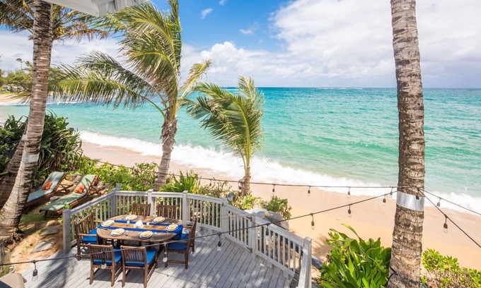 Laie House | ★ Sandy Beachfront Home ★ Kayak/Laundry/WiFi/Parking/AC.