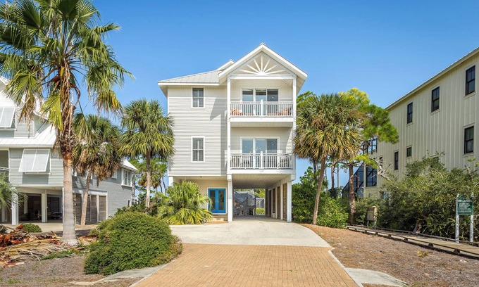 East End House | Sandy Feet Retreat- Bay Front- Private Pool