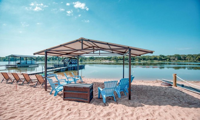 Kingsland House | Sandy Shores Vacation Home