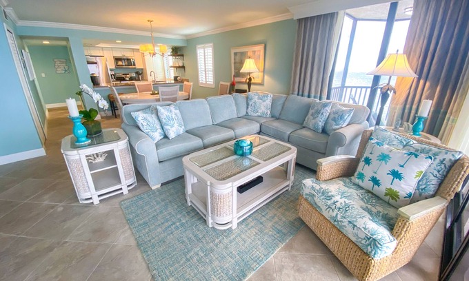 Punta Rassa Condo | Sanibel Harbour Resort Harbour Tower 717: Relaxation awaits you!