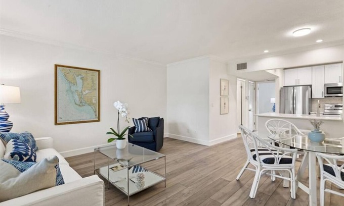 Sanibel Condo | Sanibel Island Renovated Condo Ground Floor, WiFi, Close to Beach, Washer/Dryer