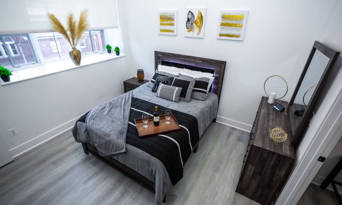 Downtown Baltimore Apartment | π Sanitized*LUXURY* Relaxing*MODERN APT In the HEART OF DOWNTOWN