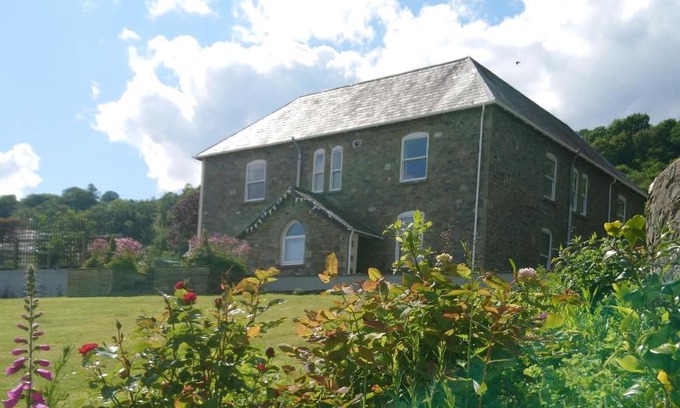 Llanfynydd Apartment | Sannan Court
