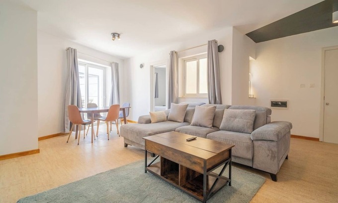 Sannat Apartment | Sannat Penthouse Retreat Hot Tub & Outdoor Lounge