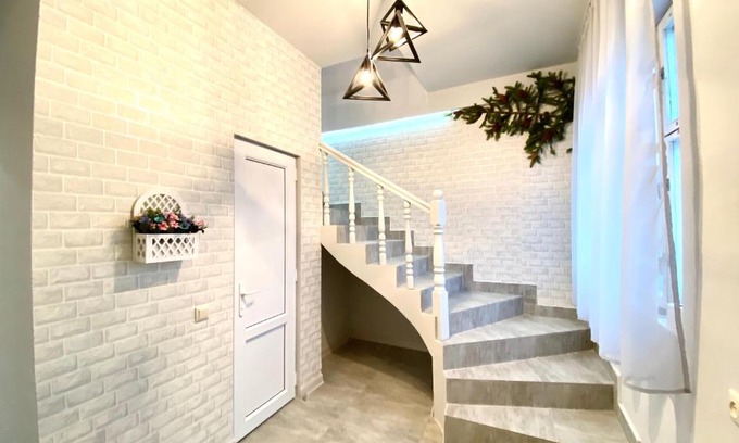 Erebuni Hostel | Santorini hostel & tour
