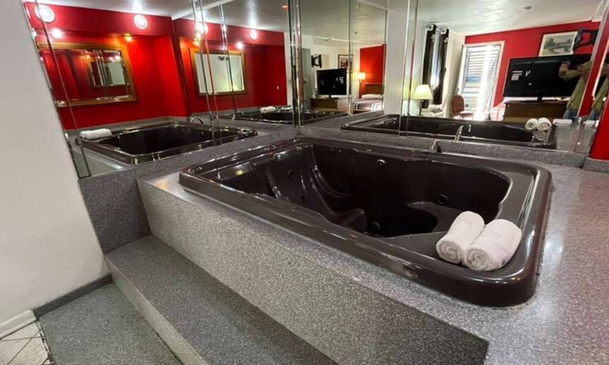 Ashburn Hotel | Saratoga Motel By Capital O Near Midway Airport Chicago IL