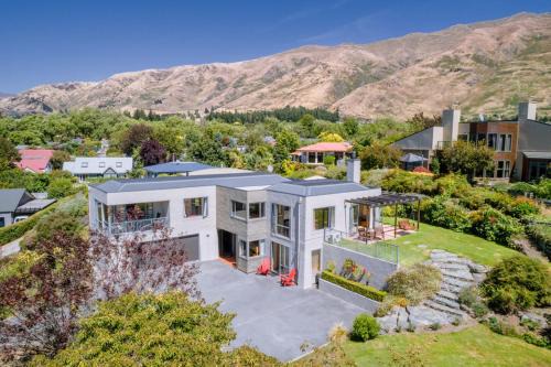 Wanaka House | Sargood Splendour - Wanaka Holiday Home